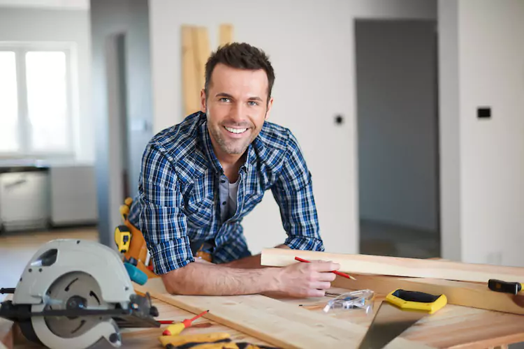 carpenter-pencil Carpenter marking wood