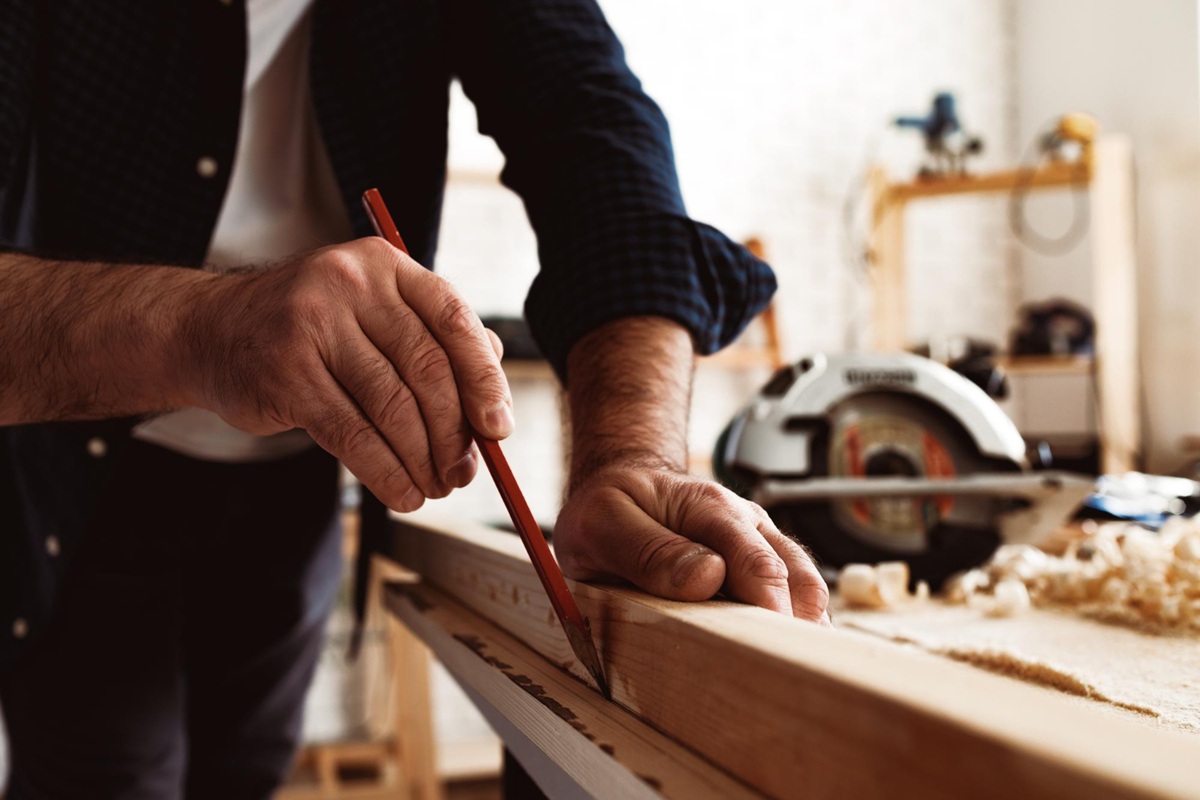 What Insurance Does a Carpenter Need?
